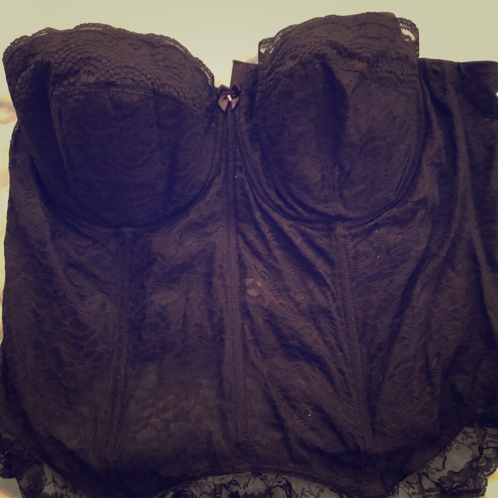 Black lace strapless bustier